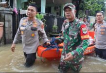 Kapolres Depok Bersama Dandim 0508 Depok Tinjau Lokasi Banjir di Sawangan Depok