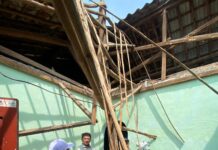 H. Hengky Anggota DPRD Depok Fraksi PKS Tinjau Rumah Warga Yang Terkena Bencana Alam